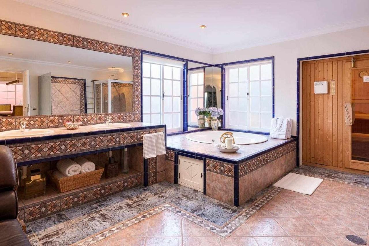 Karat Hacienda Miranda Villa Charco del Pino